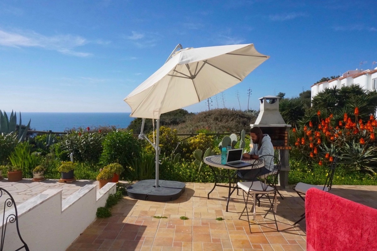 Nuestro privilegiado refugio algarvío durante el segundo confinamiento en Portugal, de Enero a Marzo de 2021. Puedes reservar la casa aquí.