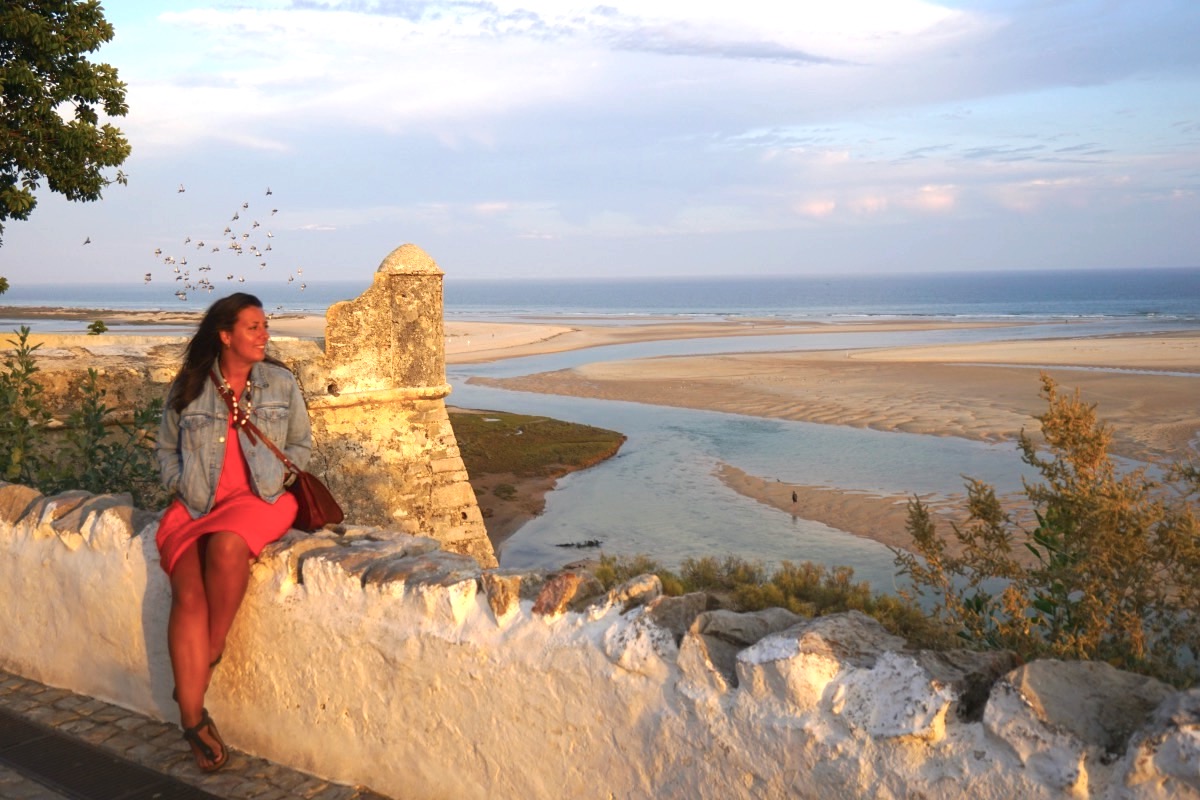 Merece la pena acercarse al pequeño pueblo de Cacela Velha por las vistas y por las tapas...