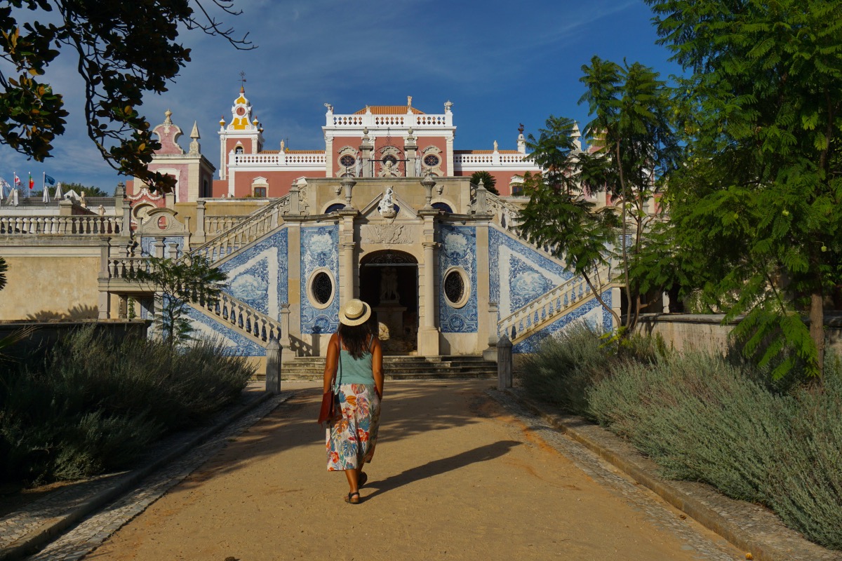 Estoi, cualquier parecido con el palacio de Queluz no es pura coincidencia.