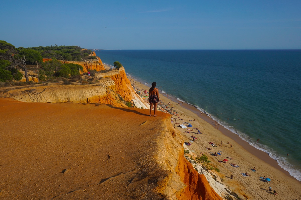 La impresionante Praia da Falésia, literalmente, la Playa del Acantilado