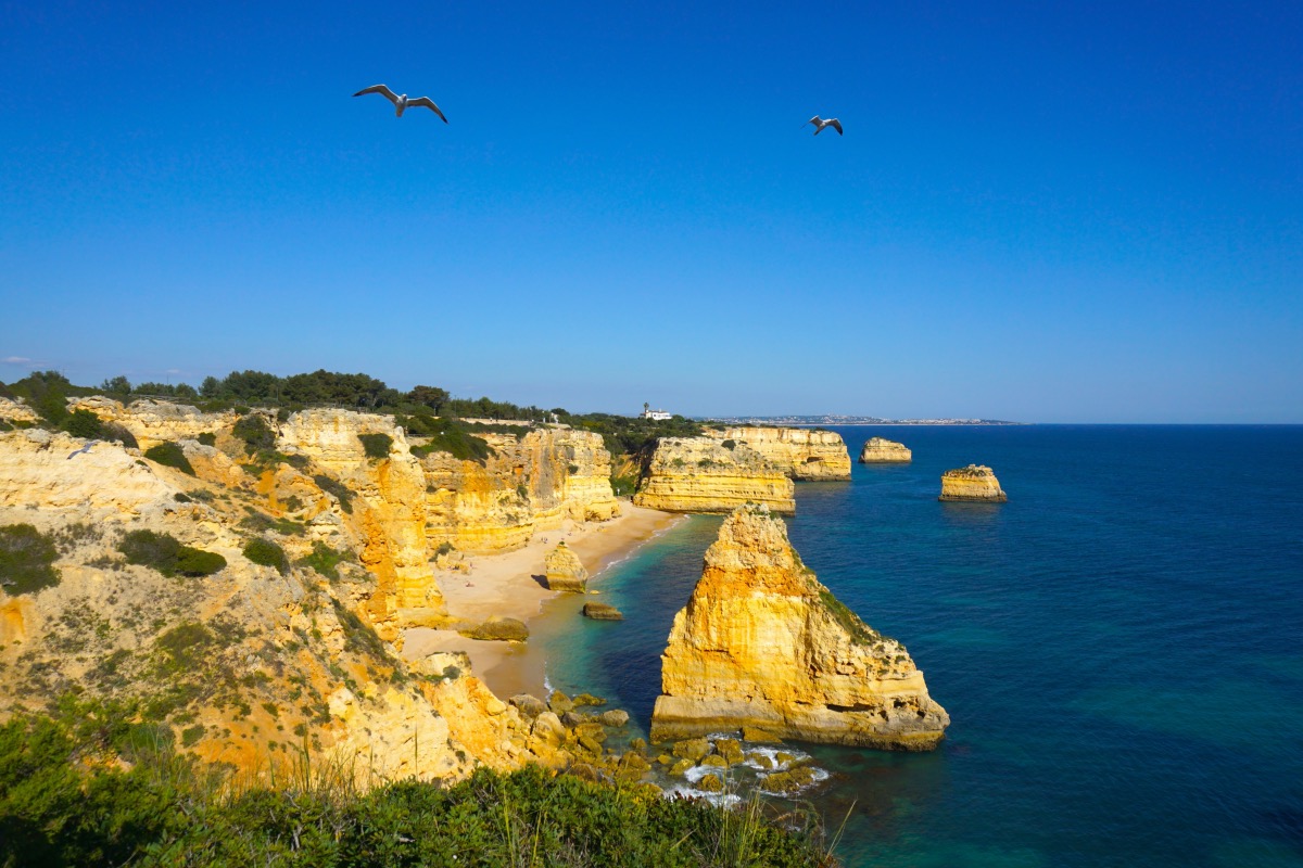 Al llegar a Praia da Marinha nos dimos cuenta de por qué es una de las postales de Algarve