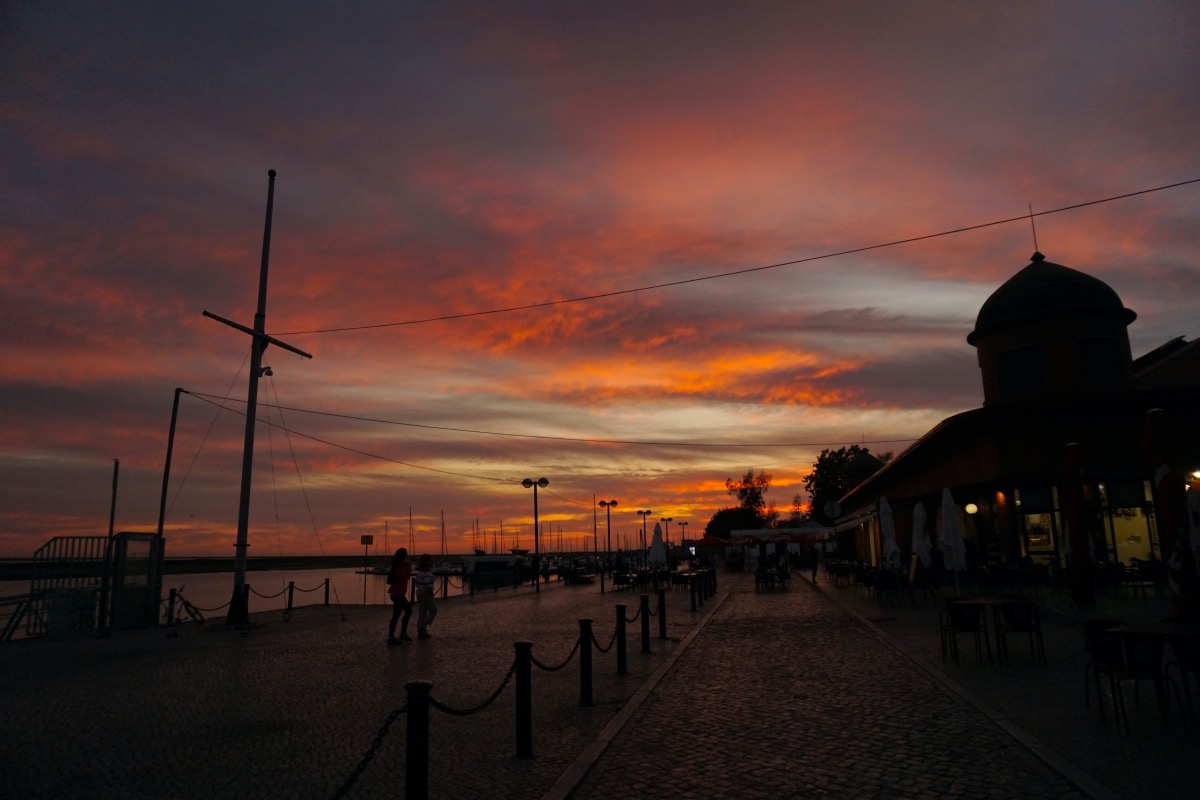 Pasar el día en la isla de Culatra, en las playas de Culatra y Farol, y volver para dormir en Olhão, con su oferta gastronómica y nocturna, es una excelente opción