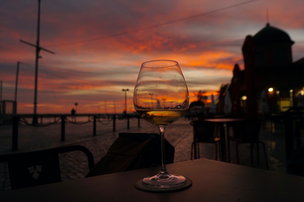Vino en el bar Cantaloupe
