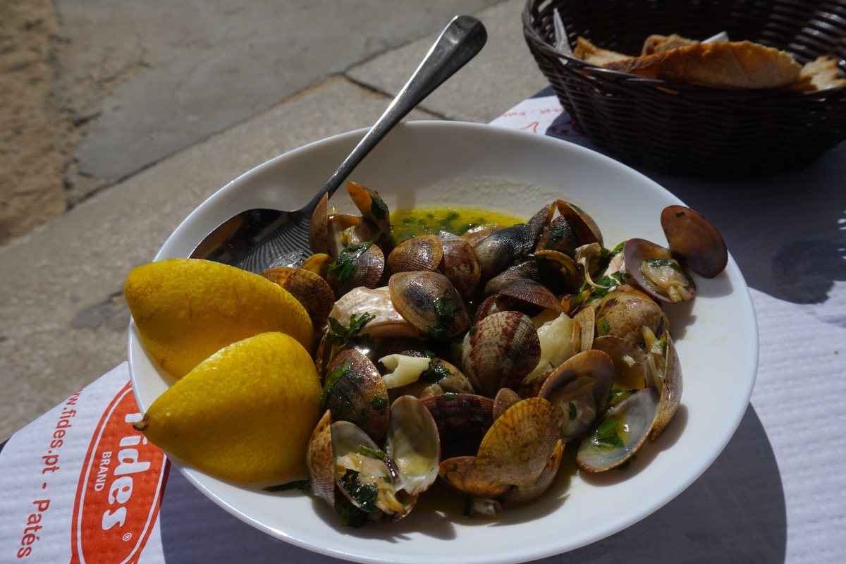 Ameijoas à Bulhão Pato, À-do-João