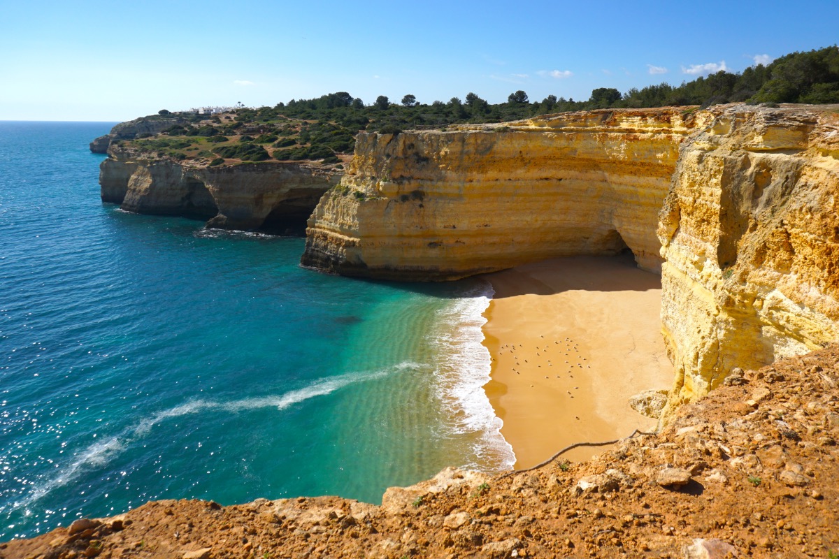 La impresionante praia da Corredoura que encontramos durante la ruta de los Sete Vales Suspensos