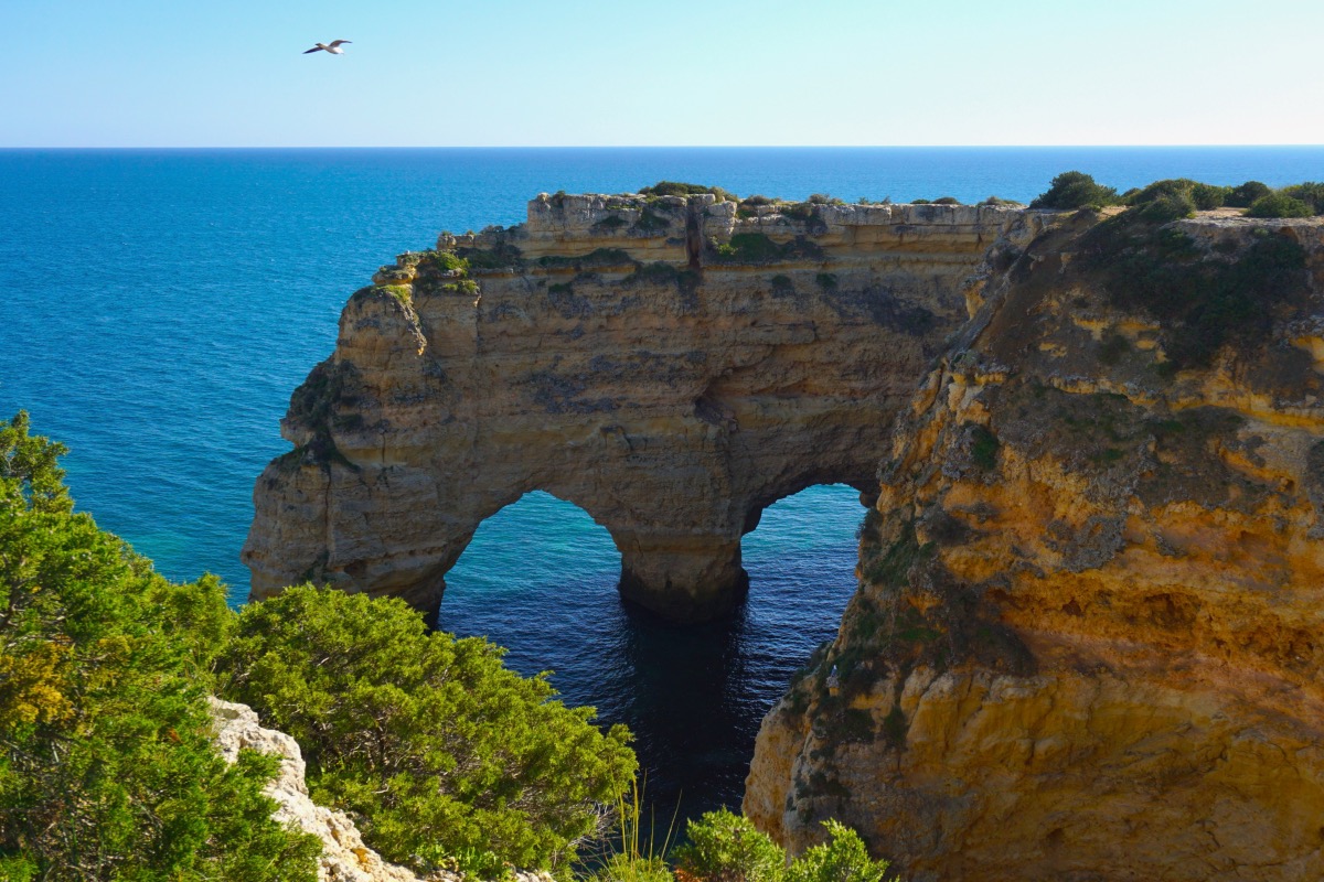El "corazón" que te encuentras llegando a Praia da Marinha.