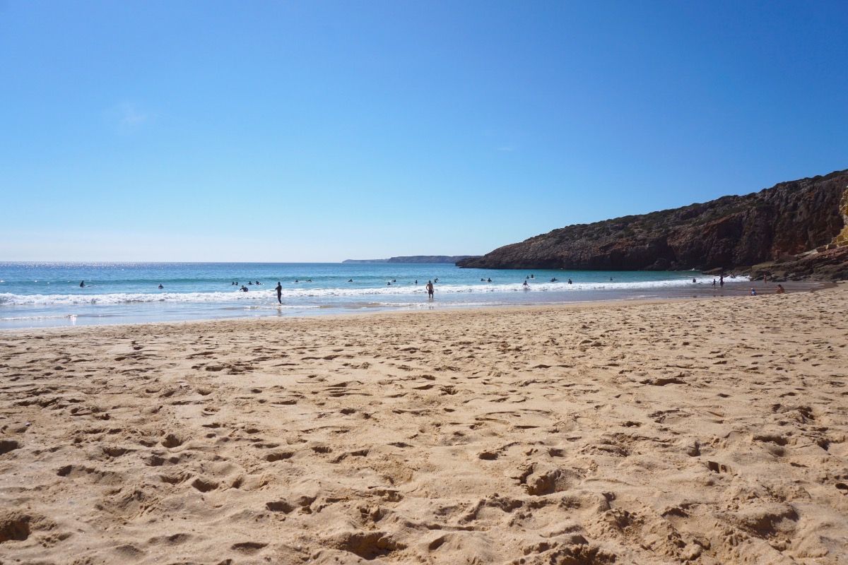 Zavial: una playa surfera
