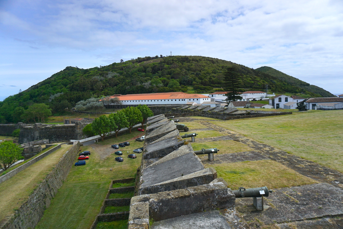 Monte Brasil esconde la Fortaleza de São João Baptista, la más grande del Mundo