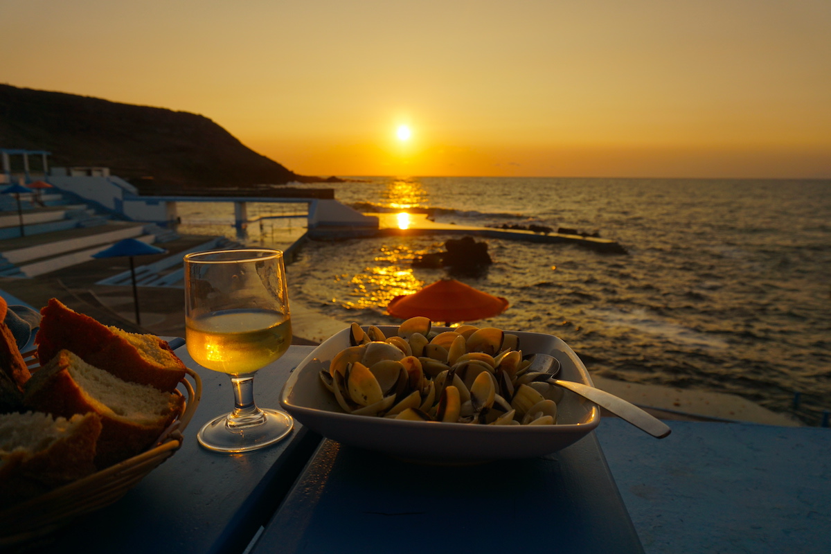 Atardecer en el Bar dos Anjos