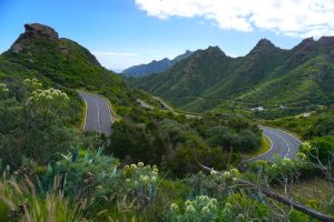 Alquilar coche en Tenerife: la guía completa para conducir por la isla del Teide